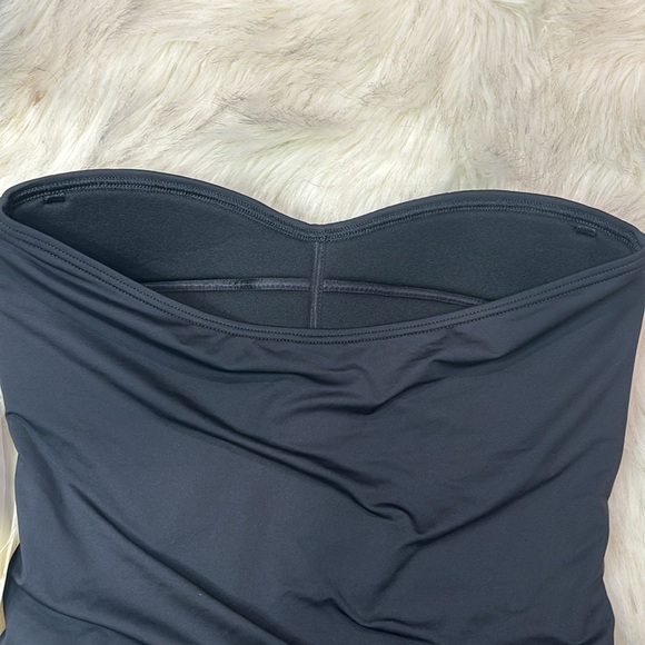 NWT. Women’s Tommy Bahama V front cup bandini with ties. - Picture 6 of 6